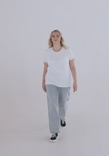 Load and play video in Gallery viewer, Women&#39;s Loose Crew Neck Tee Gildan 5000L.mp4
